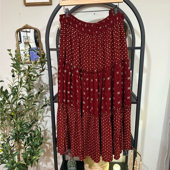 Elegant Red Midi Skirt - Picture 1 of 9